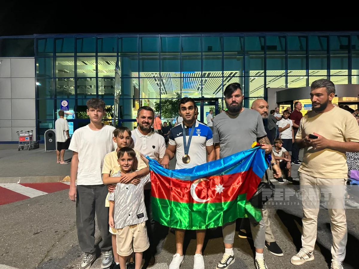 Olympic medalist greeted with Azerbaijani flag in Chisinau