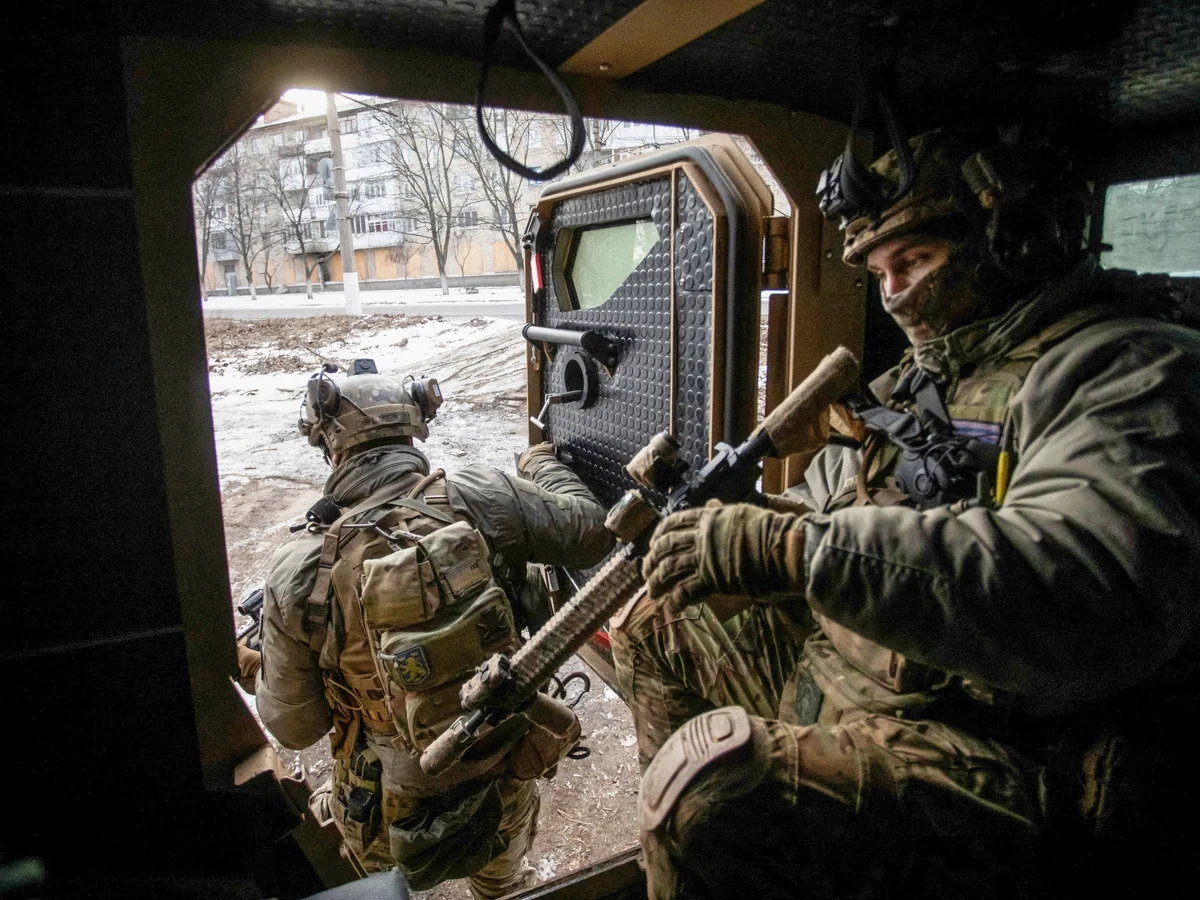 Британская разведка: РФ потеряла в Украине не менее половины десантных войск
