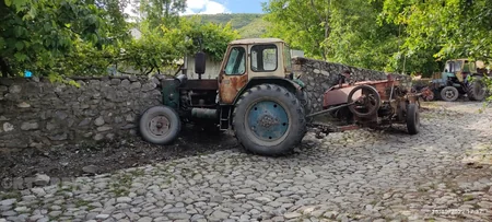 Şəkidə qəzaya düşməmək üçün özünü traktordan atan sürücü ölüb