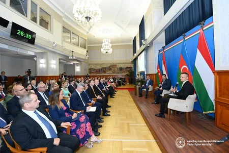 Azərbaycan XİN rəhbəri Macarıstan diplomatik nümayəndəlik rəhbərlərinin konfransında çıxış edib