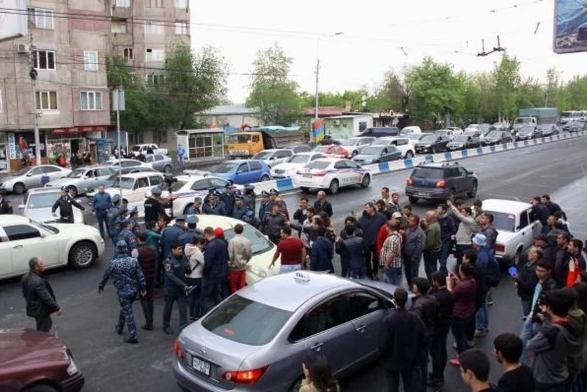 Yerevanda marşrut sürücüləri aksiya keçirib