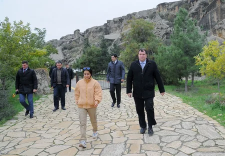 Husband of Croatian President visited Gobustan State Reserve