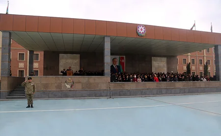 Müdafiə naziri hərbi andiçmə mərasimində iştirak edib