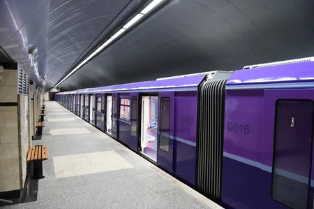 Prezident İlham Əliyev paytaxta gətirilən yeni metro qatarlarında yaradılan şəraitlə tanış olub - YENİLƏNİB