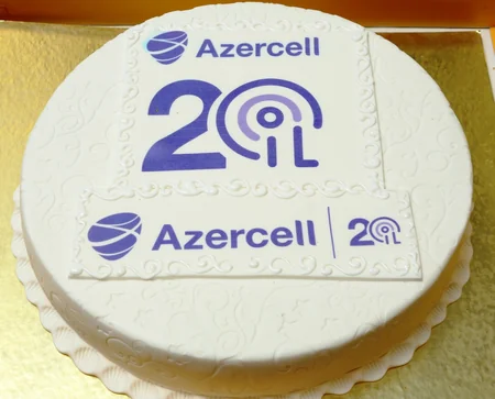 Azercell şirkətdə 20 il çalışan işçilərini mükafatlandırıb