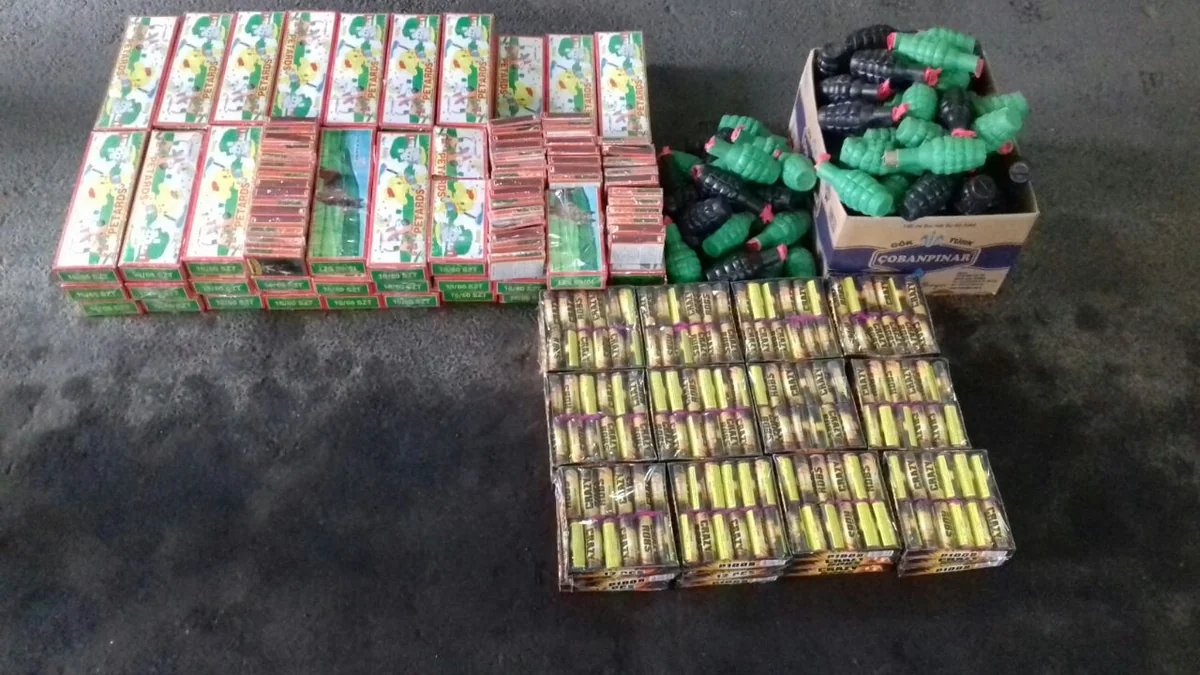 Azərbaycanda avtomobildə külli miqdarda pirotexniki vasitələr aşkar olunub