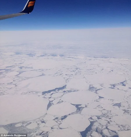 Iceland Airə məxsus təyyarəni ildırım vurub