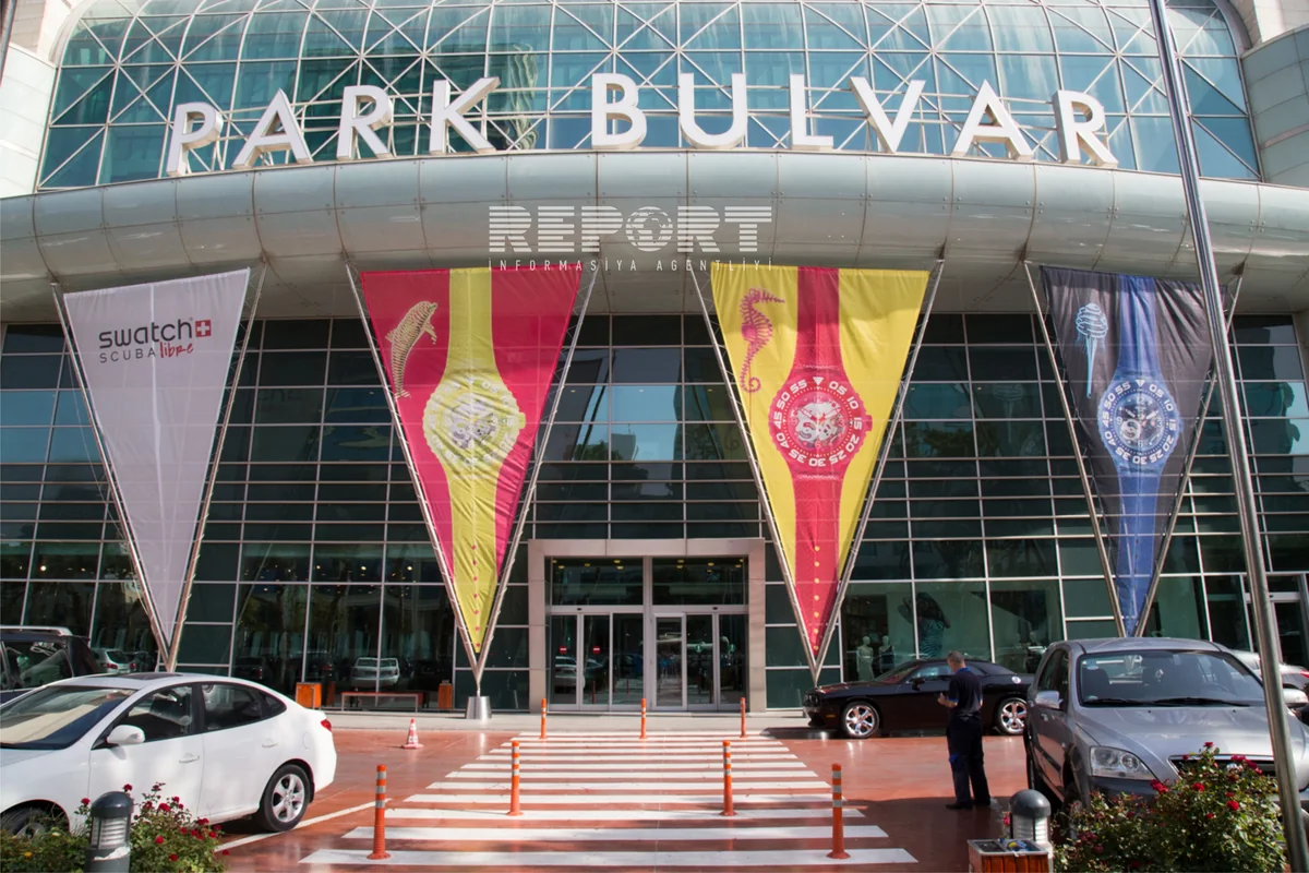 “Park Bulvar”da müştərinin içərisində pul olan çantası oğurlanıb