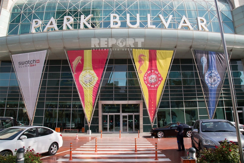 “Park Bulvar”da müştərinin içərisində pul olan çantası oğurlanıb