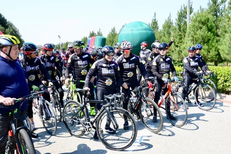 Bakıda “Az avtomobil, çox həyat” devizi altında veloyürüş keçirilib