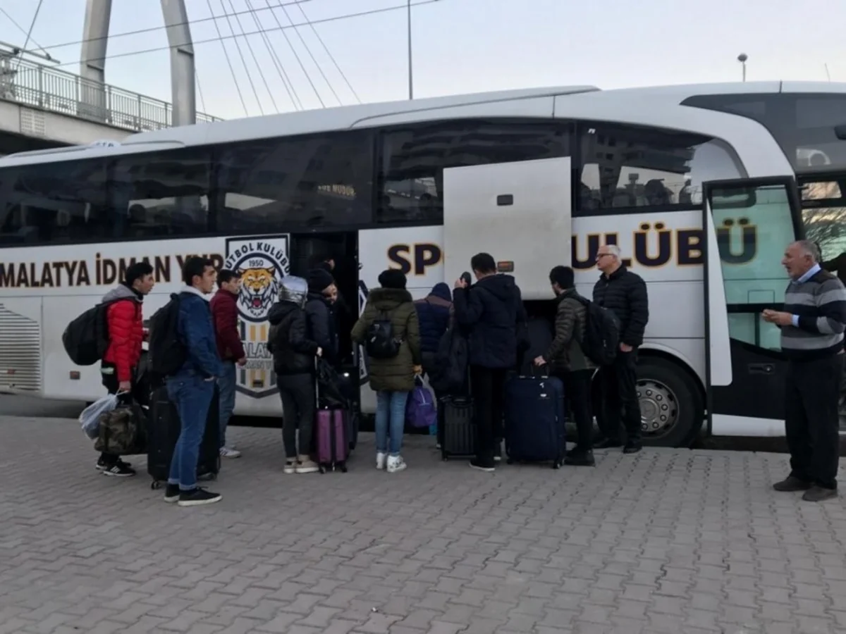 Türkiyədən təxliyə olunan azərbaycanlı tələbələr və digər vətəndaşlar artıq Naxçıvandadır - YENİLƏNİB