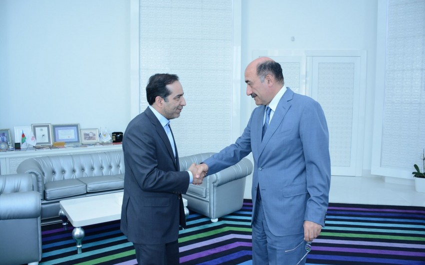 Əbülfəs Qarayev İran nümayəndə heyəti ilə görüşüb