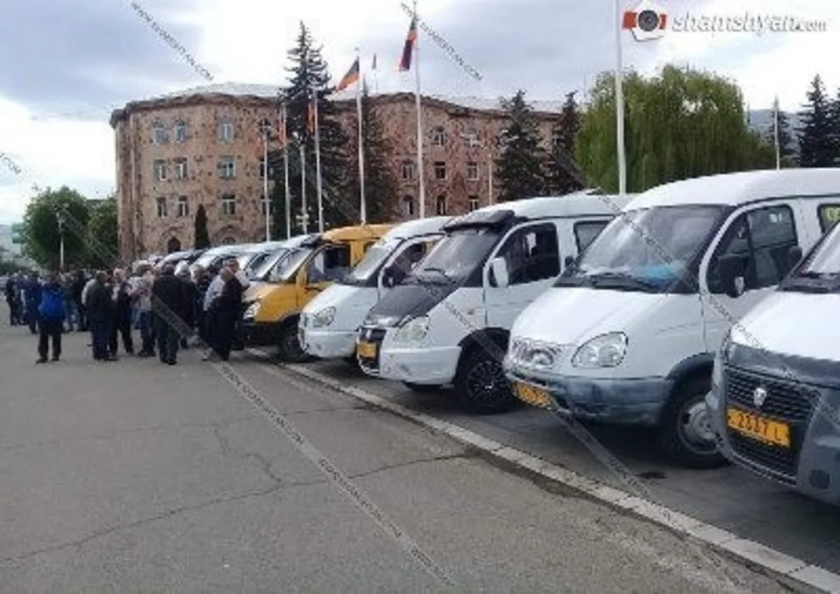 В Армении бастуют водители маршрутных такси