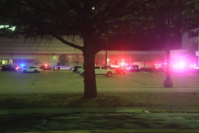 ABŞ-də ticarət mərkəzində atışma olub