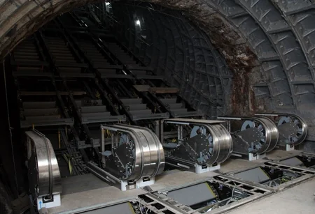 Metronun “Xətai” stansiyasında yeni eskalatorlar quraşdırılır