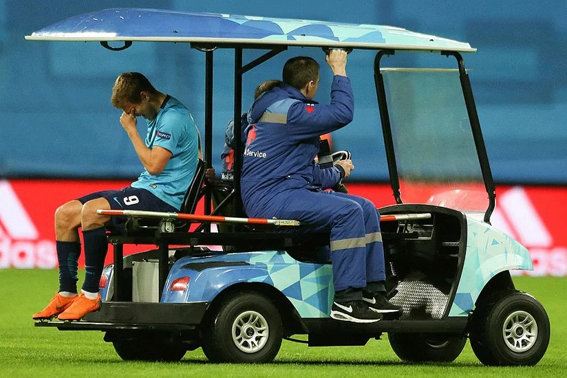 Rusiya millisinin futbolçusu Aleksandr Kokorinin diz bağları qırılıb