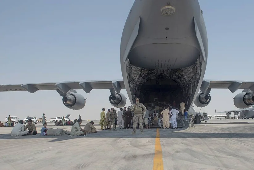 Около 12 тыс. человек покинули Афганистан с момента вступления талибов в Кабул