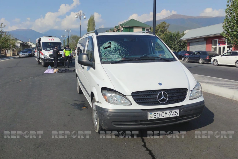 Şəkidə mikroavtobus piyadanı vuraraq öldürüb