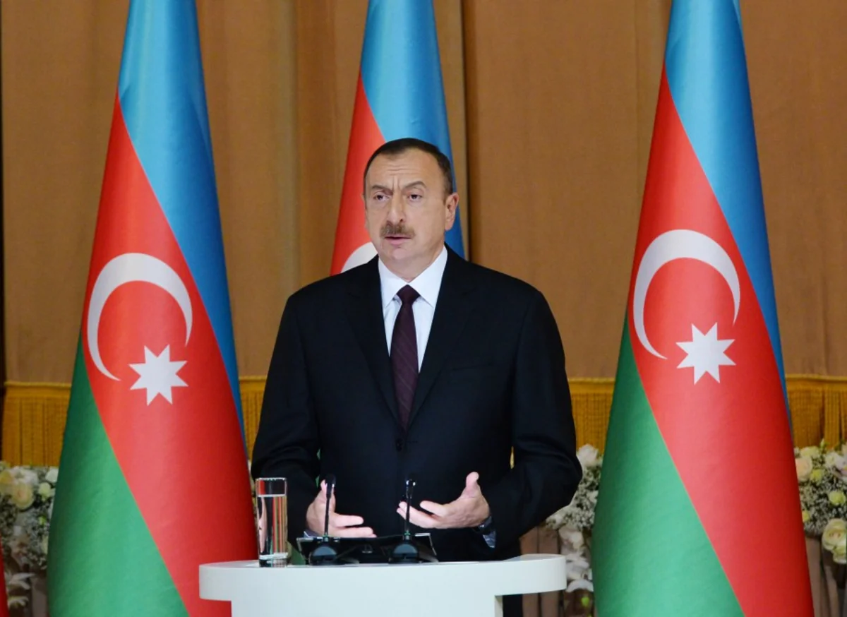Azərbaycan Prezidenti: “Biz - müsəlman ölkələri öz aramızda olan problemləri dinc yolla həll etməliyik və həmrəyliyi gücləndirməliyik”