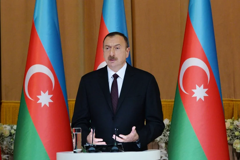 Azərbaycan Prezidenti: “Biz - müsəlman ölkələri öz aramızda olan problemləri dinc yolla həll etməliyik və həmrəyliyi gücləndirməliyik”
