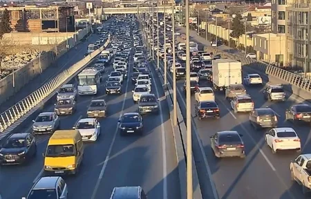 Bakı yollarında bir neçə istiqamətdə sıxlıq var - SİYAHI, YENİLƏNİB