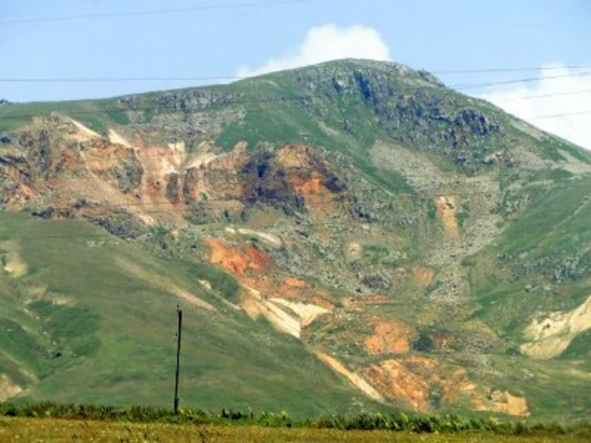 Ermənistanda qızıl mədəninin bağlanması tələb olunur