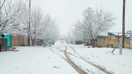 Bakı - Şamaxı yolu buz bağlayıb, nəqliyyatın hərəkəti çətinləşib - FOTO