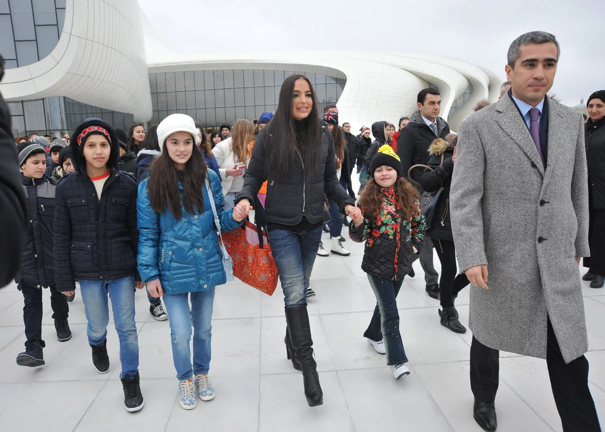 Leyla Əliyeva “Cracking art” və “Səməni” beynəlxalq incəsənət sərgisinin açılışında iştirak edib