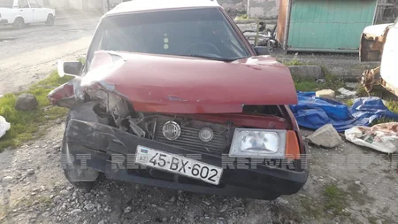 Kürdəmirdə minik və yük avtomobili toqquşub, xəsarət alan var