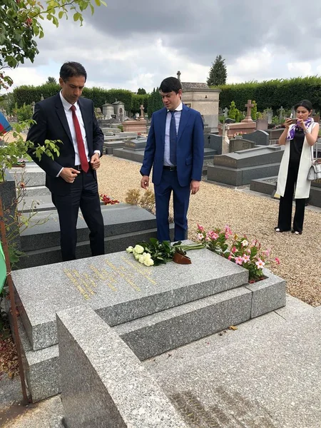 Dövlət Komitəsinin sədri Parisdə Əlimərdan bəy Topçubaşovun məzarını ziyarət edib