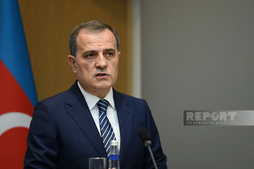 Jeyhun Bayramov visits monument of Great Leader in Tasmajdan Park
