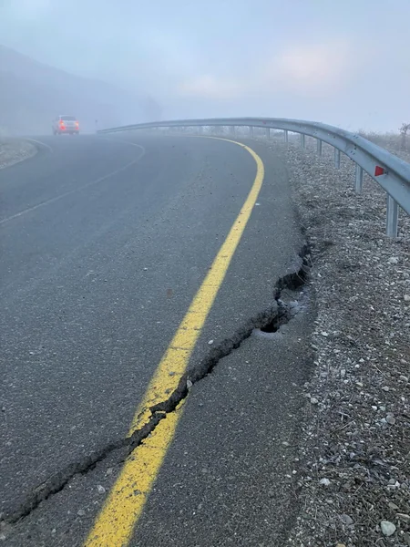 AAYDA : Zəlzələ yolda sürüşməyə səbəb olub