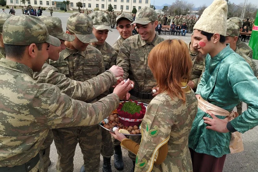 Ötən gün bütün hərbi hissələrdə “Açıq qapı” günü keçirilib