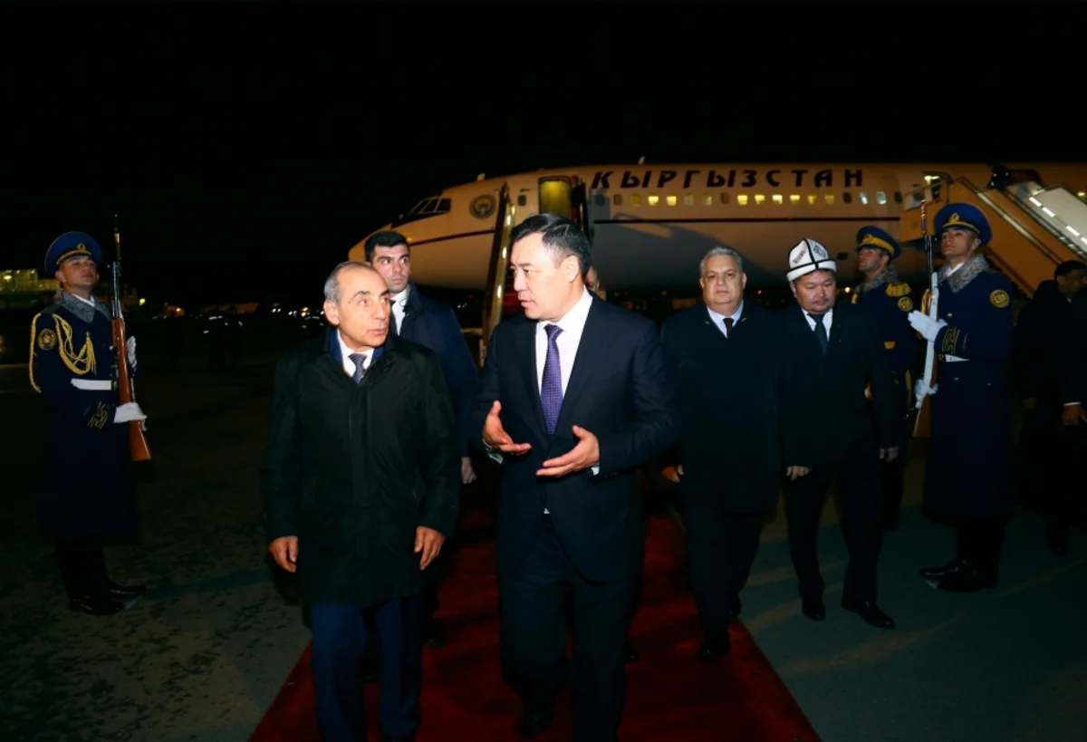 Qırğızıstan Prezidenti Sadır Japarov Azərbaycana işgüzar səfərə gəlib