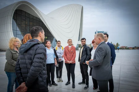 Beynəlxalq mütəxəssislər turizm bələdçilərinə təlim keçirib