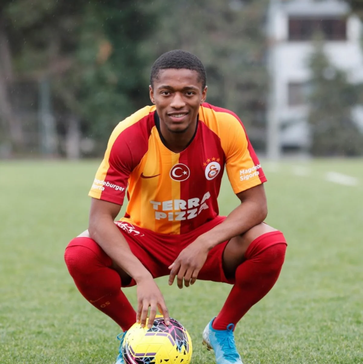 Qalatasaray Neftçidə baxışda olan futbolçunu heyətinə qatıb