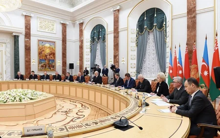 Azerbaijani, Belarus presidents hold expanded meeting