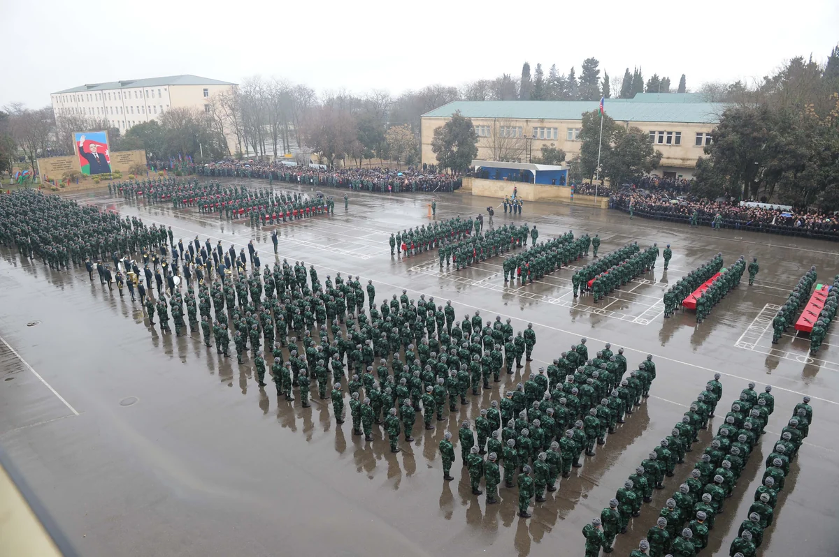 Artur Rasizadə hərbçilərə kompensasiya verilməsi barədə qərar imzalayıb