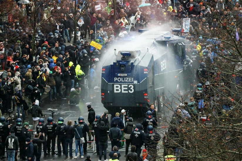 В Берлине полиция задержала 190 человек во время протестов