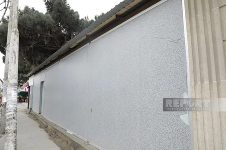 FHN əməkdaşları Binədə qanunsuz tikilmiş obyekti sökür - YENİLƏNİB