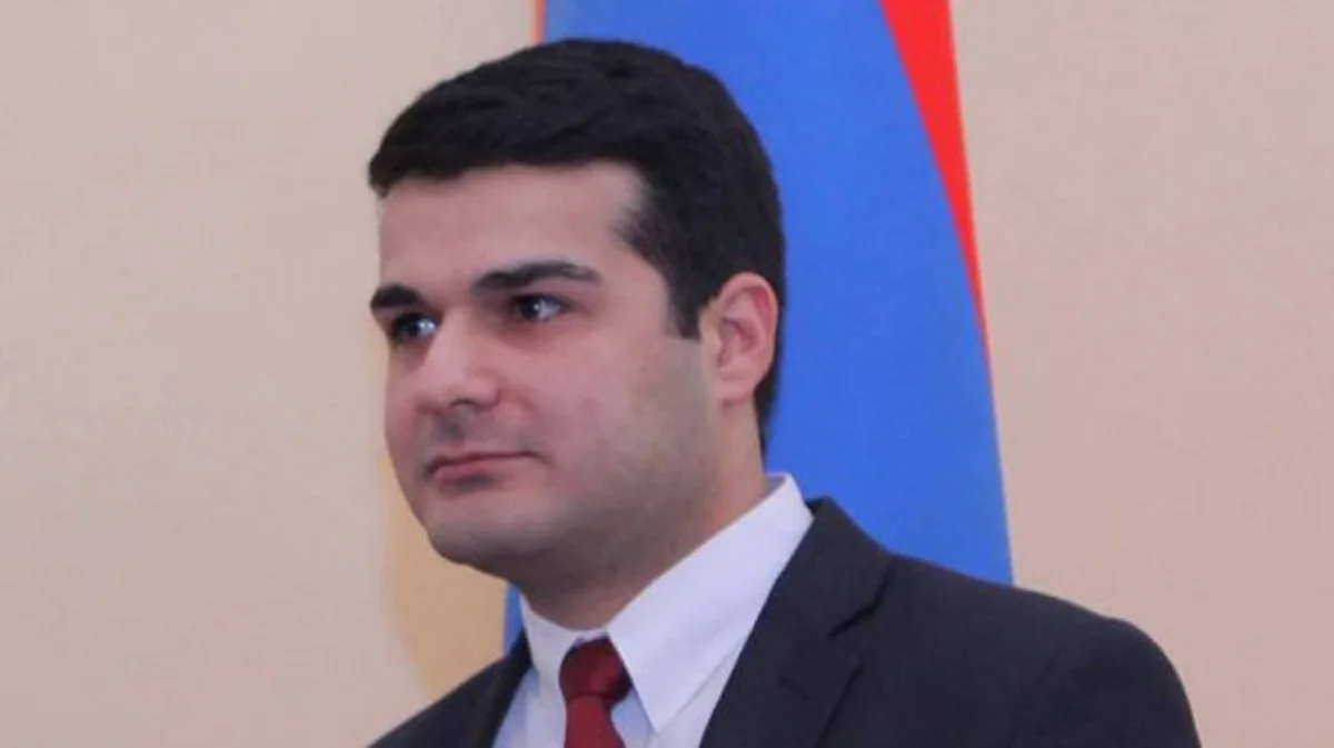 Премьер-министр Армении уволил ответственного за протокол