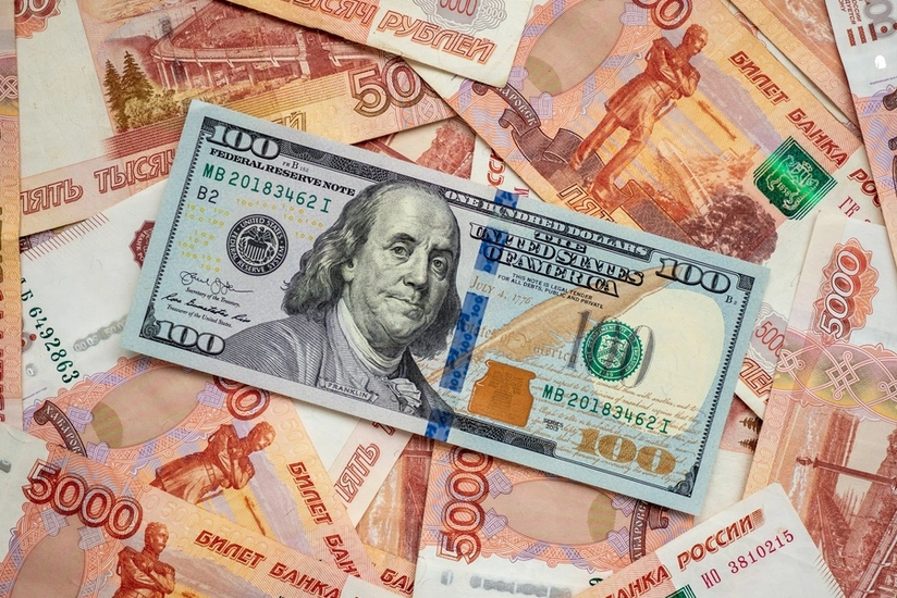 Dollar futures plunge briefly on Moscow Exchange in unexplained market swoon