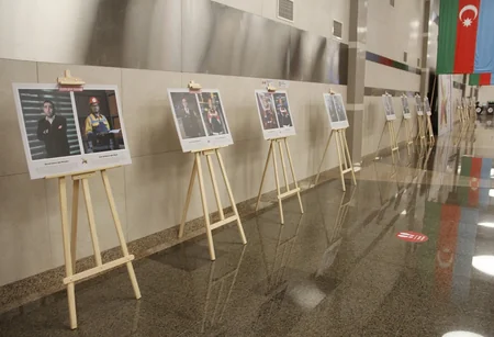 Bakı metrosunda Sizinlə qürür duyuruq layihəsi davam edir