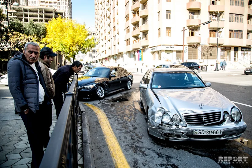 Bakıda iki avtomomil toqquşub - FOTO