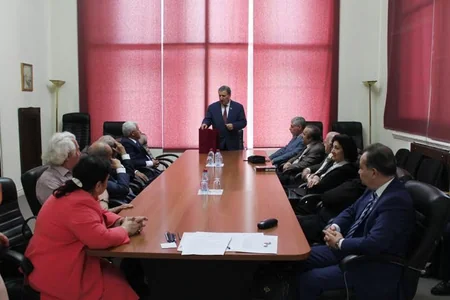 AMEA-nın professoru adına iki alimin namizədliyi təsdiq edilib
