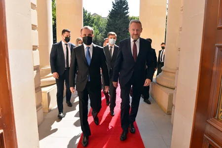 Bakir İzetbeqoviç: Ağdamdakı dağıntıların miqyası təəssüf doğurur