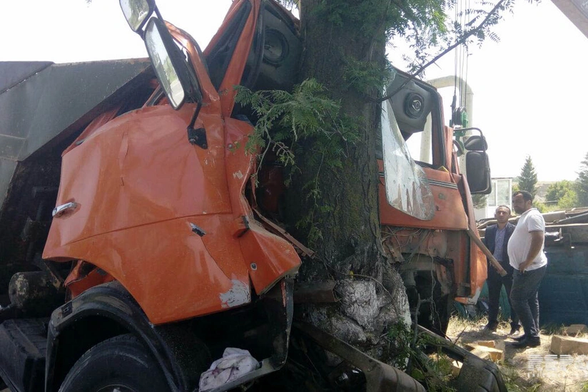 Tərtərdə yük avtomobilləri toqquşub: xəsarət alanlar var - FOTO