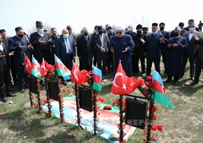 Religious leaders visit Alley of Martyrs in Aghdam