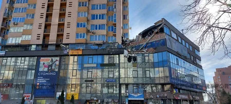 Фоторепортаж Report c места попадания ракеты в многоэтажку в Киеве