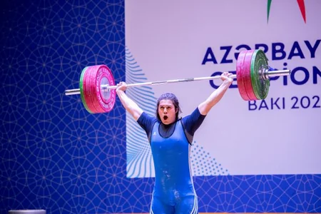 Dadaş Dadaşbəyli Azərbaycan çempionatında üç rekorda imza atıb